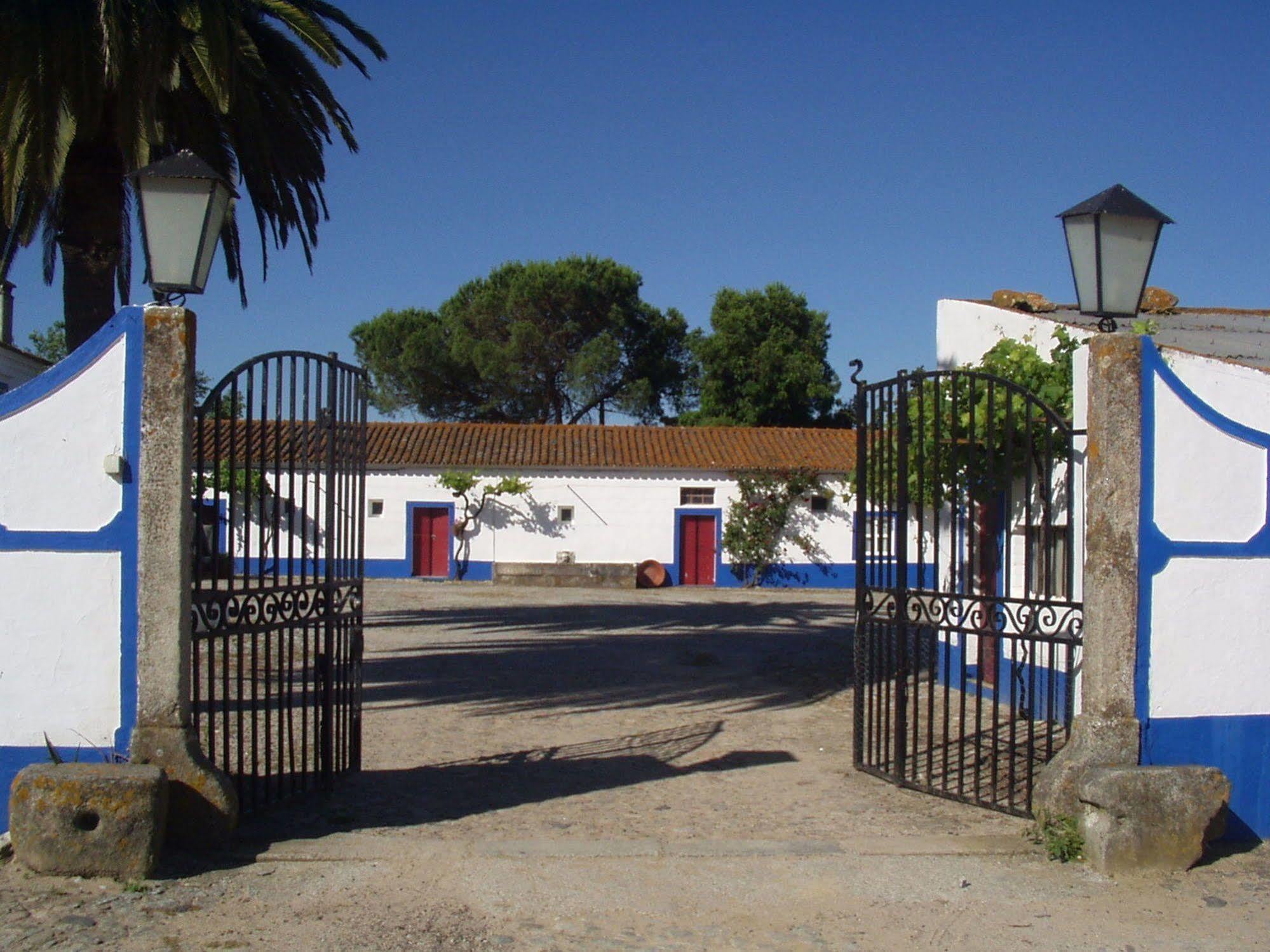 Monte Da Serralheira Agro Turismo Évora Kültér fotó